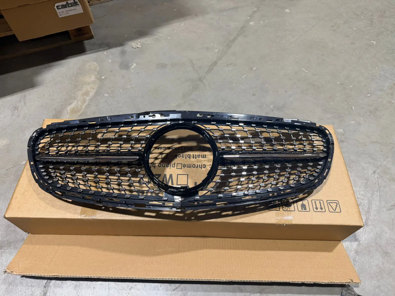 Mercedes E Serisi W212 Panjur Diamond 2013-15 Siyah | CARTEK TPMRDZW7