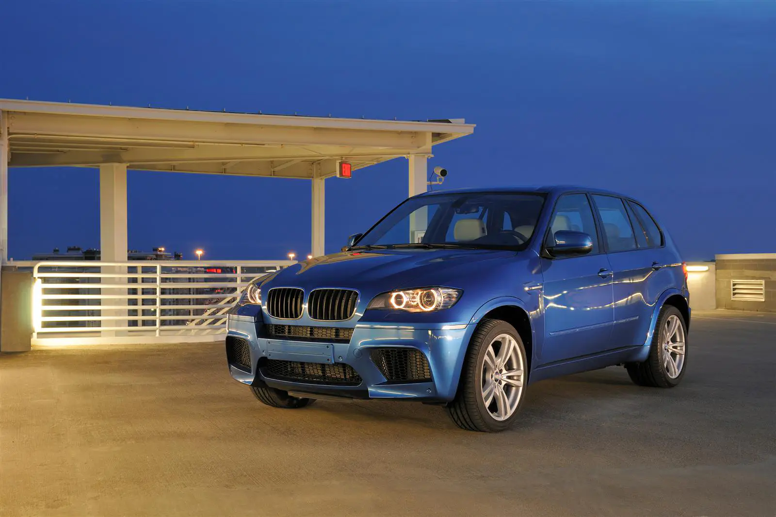 BMW X5 Serisi E70 2007-2013 Gövde Kiti PDCli:Ön/Arka, <OO-OO> Egz.Çıkışlı, Dodikler -X5M- 2007-09 | WENDER BA0702110
