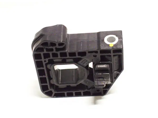 BMW X4 G02 Radiator Bracket Lower Right | WENDER BA17118642754
