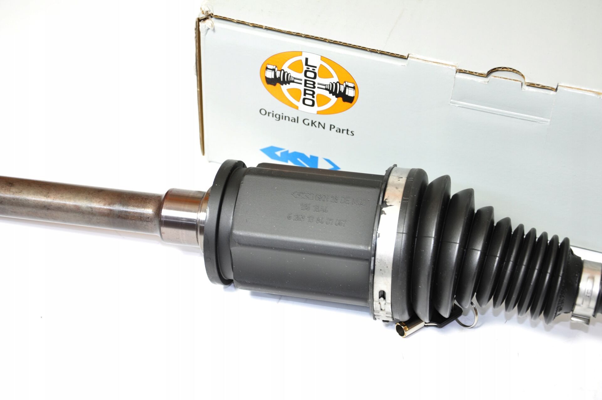 BMW 5 Series F10 xDrive Front Right Axle Shaft | GKN