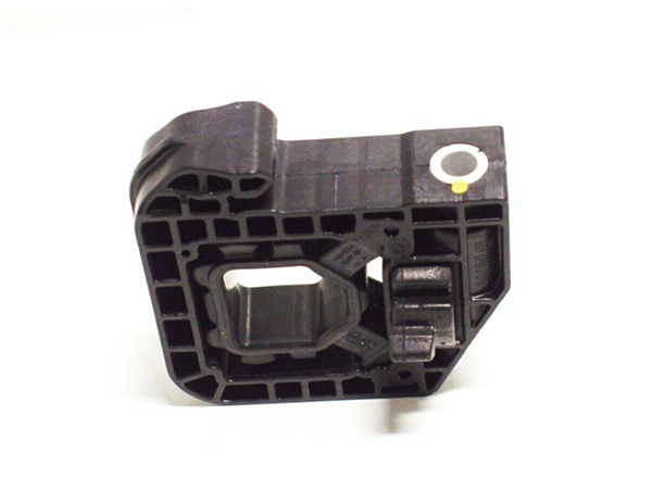 BMW X6 G06 Radyatör Braketi Alt Sağ | WENDER BA17118642754